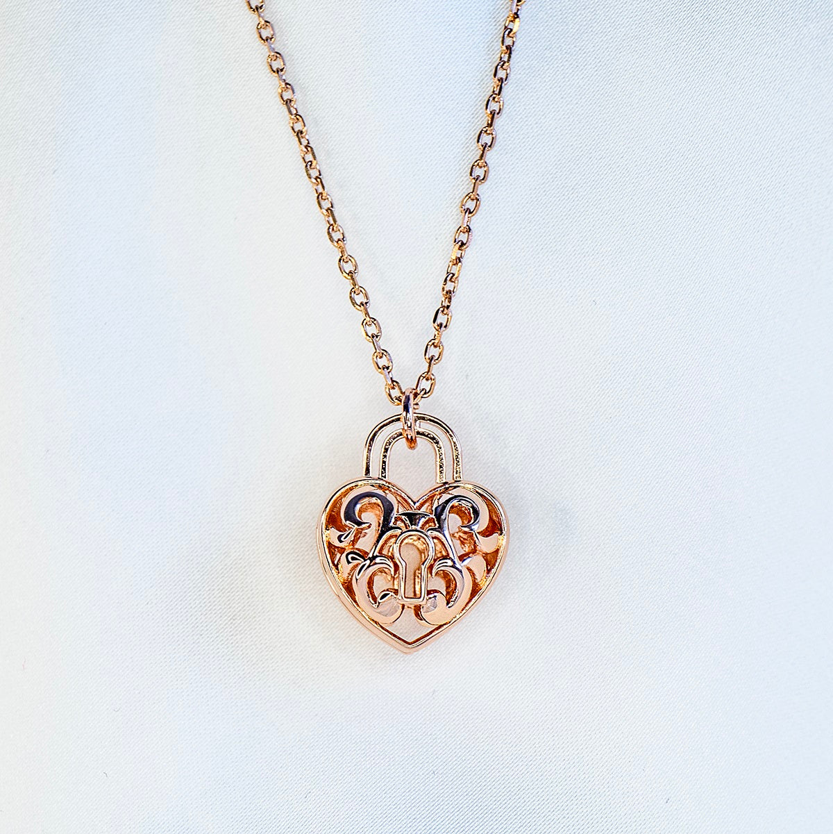 Heart Lock Aroma Necklace | Energy &amp; Healing | Diffusing on the go | Love Gift